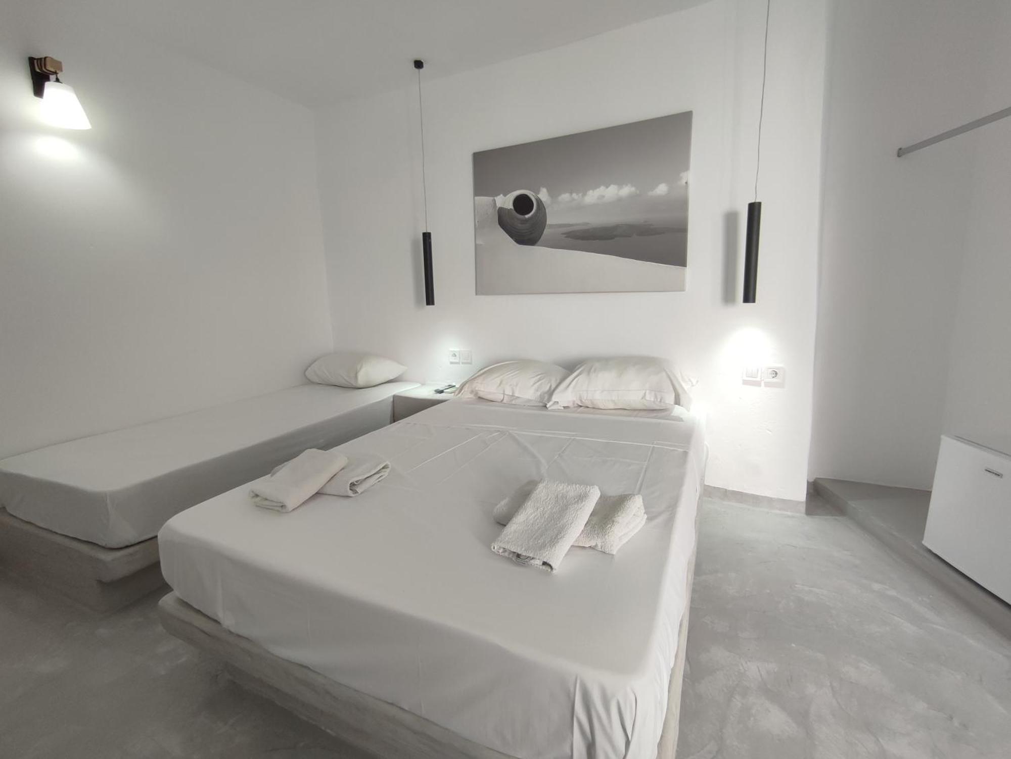 Fira Comfort Rooms Exterior photo