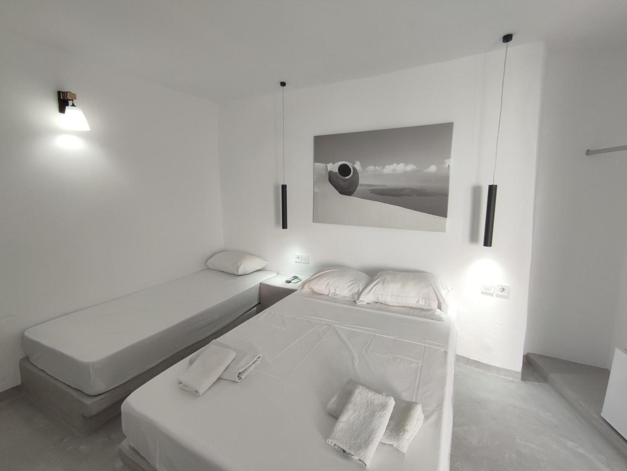 Fira Comfort Rooms Exterior photo