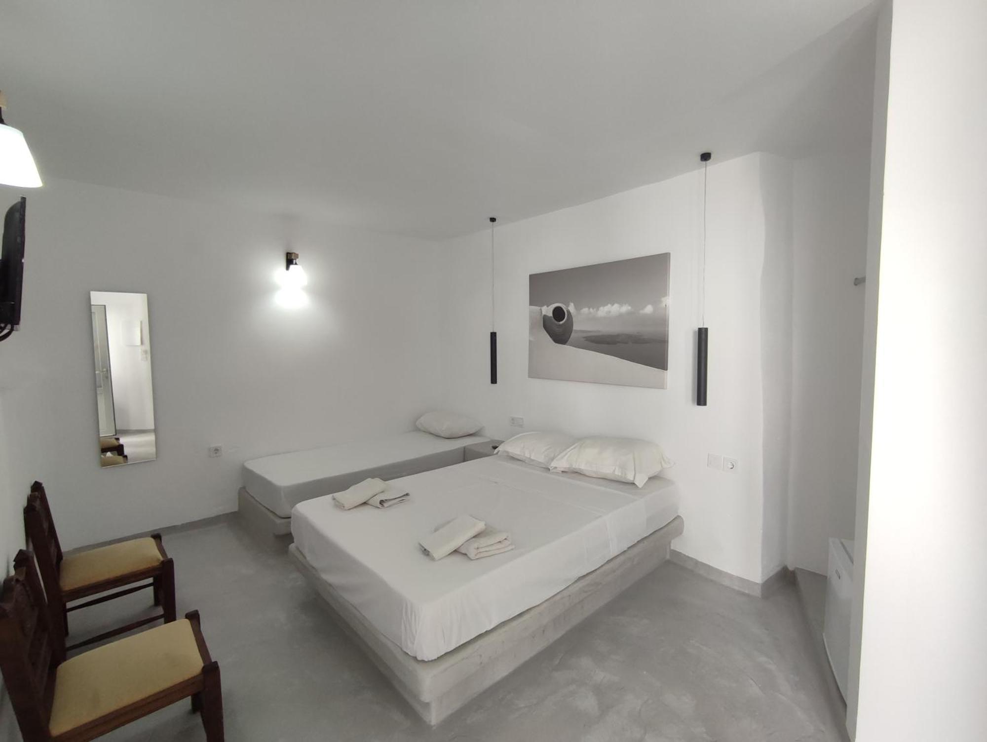 Fira Comfort Rooms Exterior photo