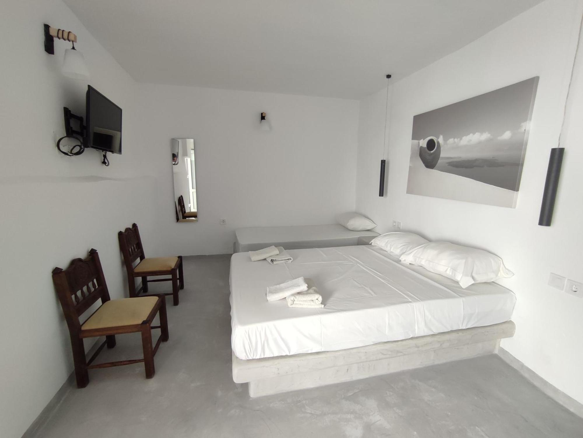 Fira Comfort Rooms Exterior photo