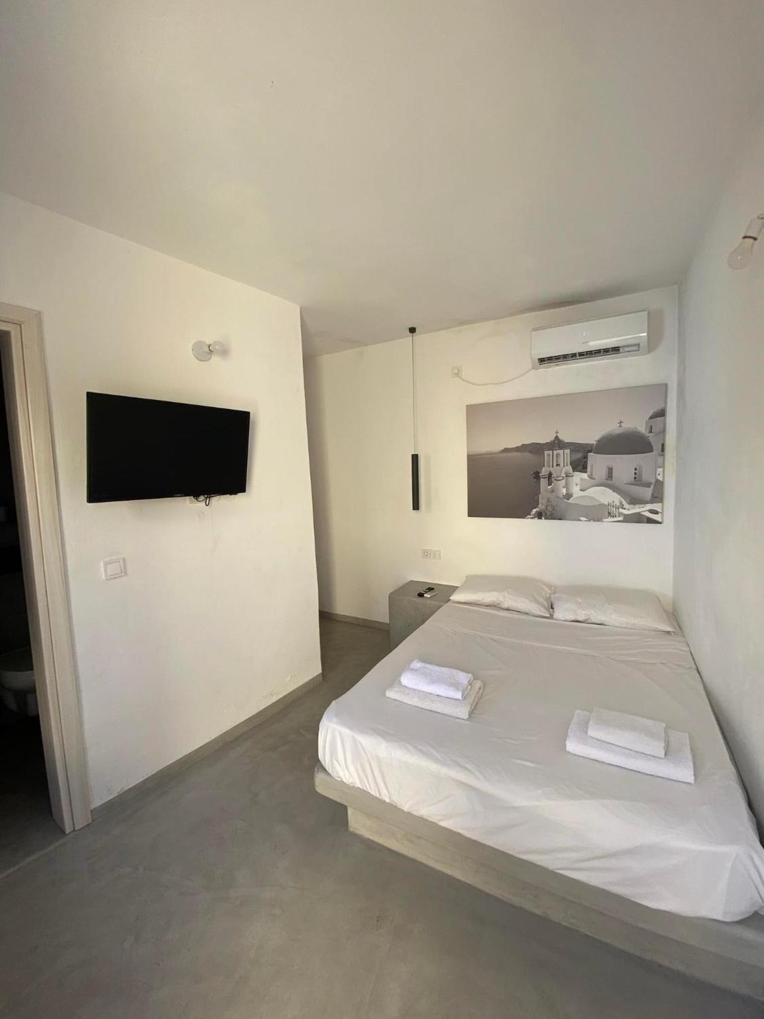 Fira Comfort Rooms Exterior photo